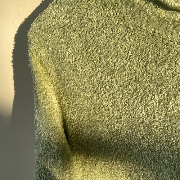 Fuzzy Green Sweater 🌱 - Picture 4 of 6